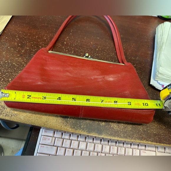 Elegant Red Leather Handbag. Used condition - Picture 10 of 14